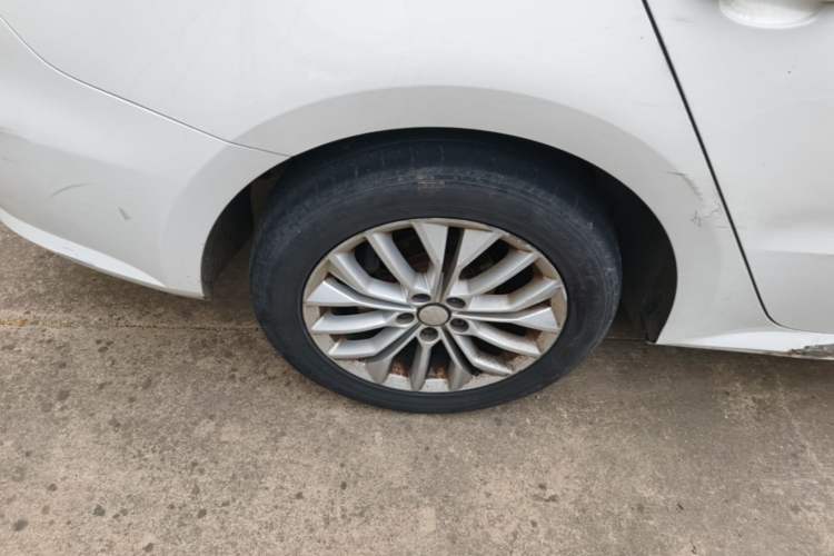 Used Volkswagen Gran Lavida 2013 1.6L Automatic Luxury Model Right Rear Wheel Hub