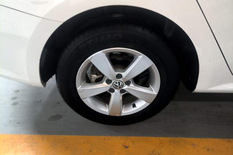 Used Volkswagen Gran Lavida 2013 1.6L Manual Fashion Model Right Rear Wheel Hub