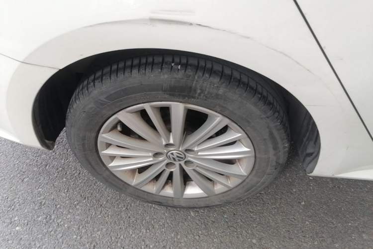 Used Volkswagen Gran Lavida 2013 1.6L Automatic Comfort Model Right Rear Wheel Hub