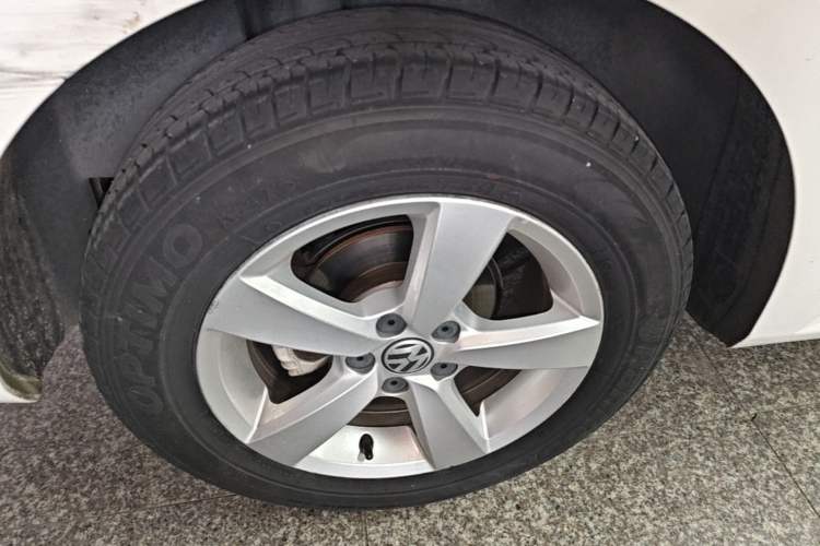 Used Volkswagen Gran Lavida 2013 1.6L Automatic Fashion Model Right Rear Wheel Hub