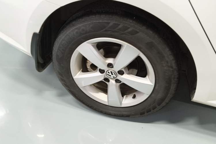 Used Volkswagen Gran Lavida 2013 1.6L Automatic Fashion Model Right Rear Wheel Hub