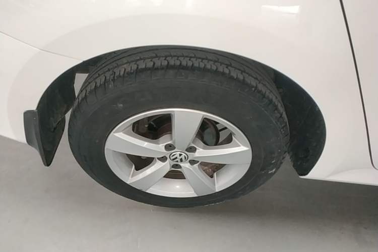 Used Volkswagen Gran Lavida 2013 1.6L Automatic Fashion Model Right Rear Wheel Hub
