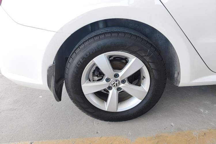 Used Volkswagen Gran Lavida 2013 1.6L Automatic Fashion Model Right Rear Wheel Hub