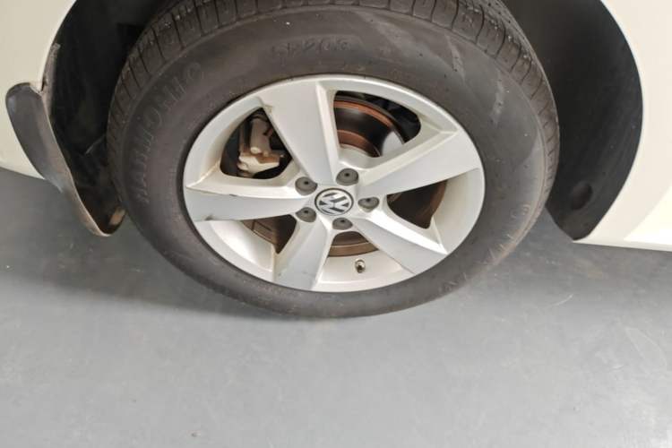 Used Volkswagen Gran Lavida 2013 1.6L Automatic Fashion Model Right Rear Wheel Hub