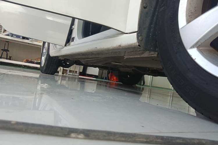 Used Volkswagen Gran Lavida 2013 1.6L Automatic Fashion Model Right Side Sill