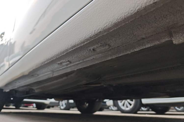 Used Volkswagen Gran Lavida 2013 1.6L Automatic Comfort Model Right Side Sill