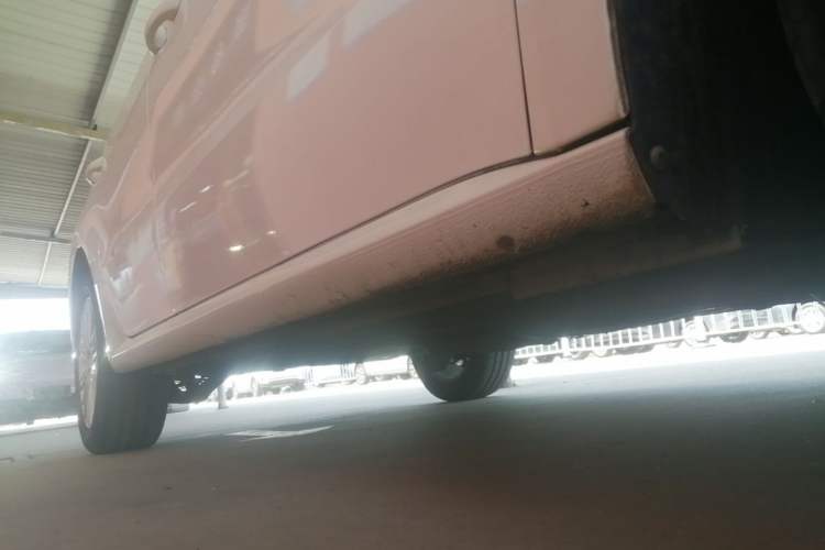 Used Volkswagen Gran Lavida 2013 1.4 TSI Automatic Comfort Model Right Side Sill