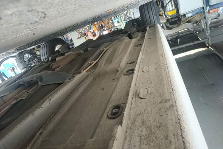 Used Volkswagen Gran Lavida 2013 1.6L Automatic Fashion Model Right Side Sill