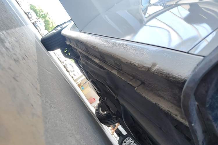Used Volkswagen Gran Lavida 2013 1.6L Automatic Fashion Model Right Side Sill