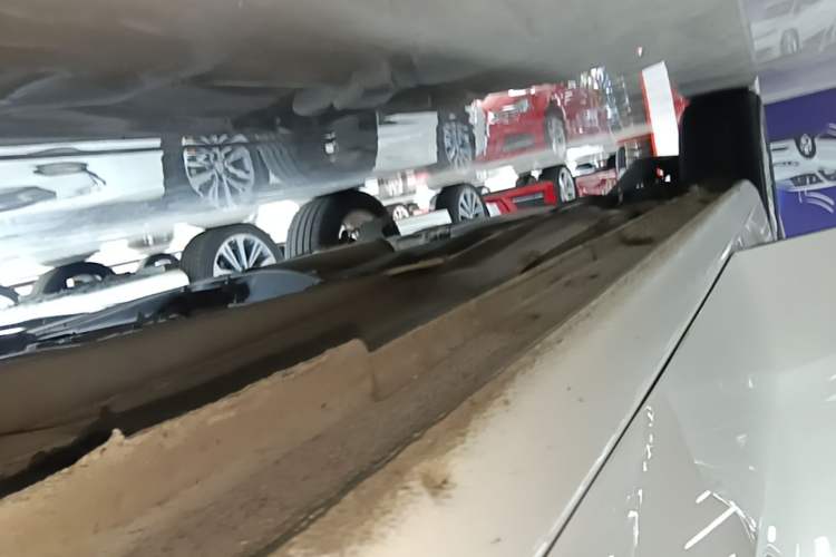 Used Volkswagen Gran Lavida 2013 1.4 TSI Automatic Comfort Model Right Side Sill
