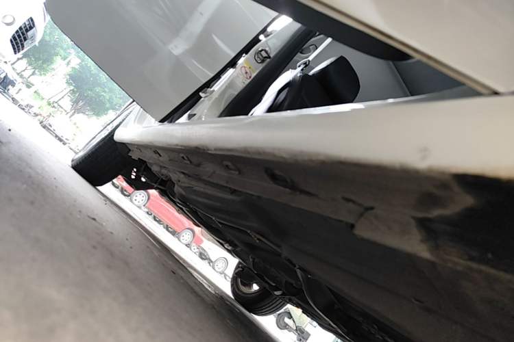 Used Volkswagen Gran Lavida 2013 1.6L Automatic Comfort Model Right Side Sill
