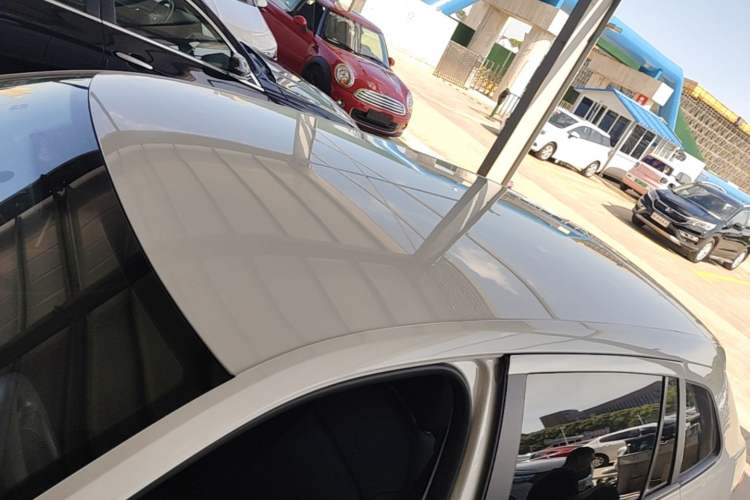 Used Volkswagen Gran Lavida 2013 1.6L Automatic Fashion Model Roof