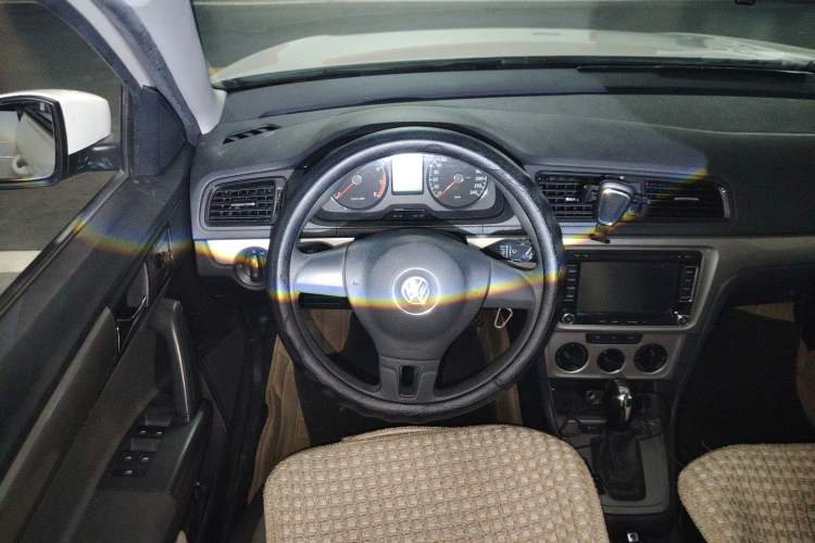 Used Volkswagen Gran Lavida 2013 1.6L Automatic Fashion Model Steering Wheel