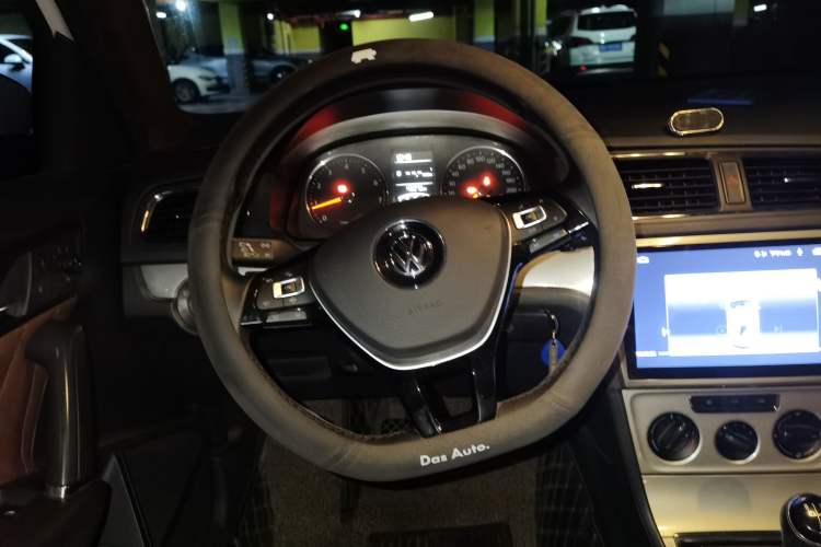 Used Volkswagen Gran Lavida 2013 1.4 TSI Manual Comfort Model Steering Wheel