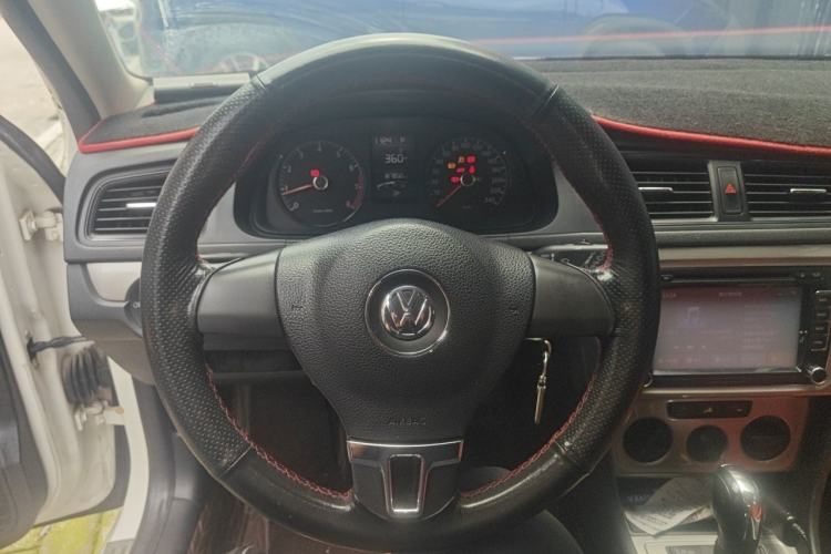 Used Volkswagen Gran Lavida 2013 1.6L Automatic Fashion Model Steering Wheel