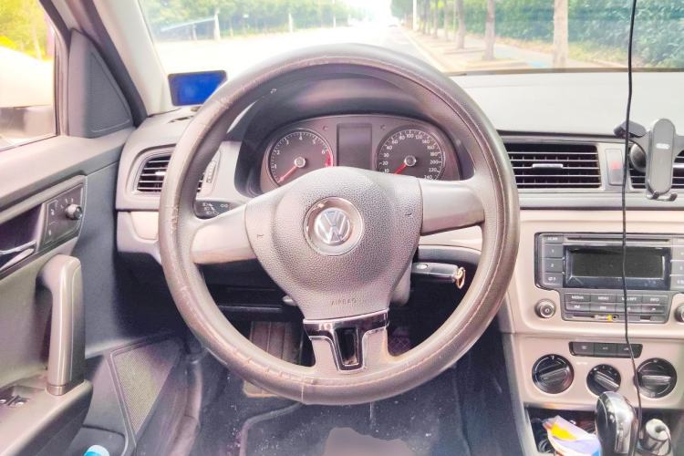 Used Volkswagen Gran Lavida 2013 1.6L Automatic Fashion Model Steering Wheel