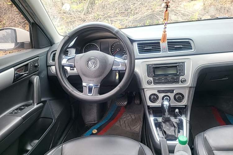 Used Volkswagen Gran Lavida 2013 1.6L Automatic Comfort Model Steering Wheel