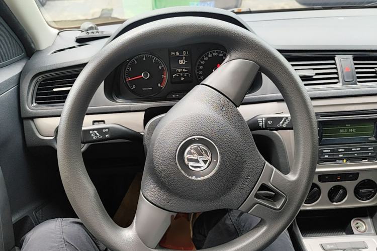 Used Volkswagen Gran Lavida 2013 1.6L Automatic Fashion Model Steering Wheel