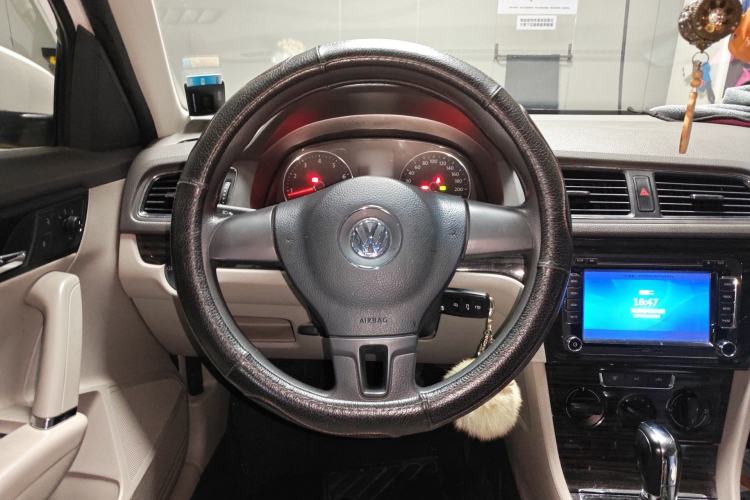 Used Volkswagen Gran Lavida 2013 1.6L Automatic Comfort Model Steering Wheel