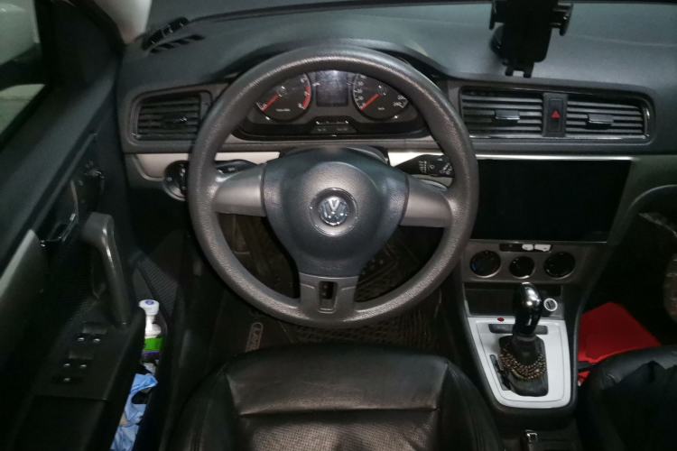 Used Volkswagen Gran Lavida 2013 1.6L Automatic Fashion Model Steering Wheel