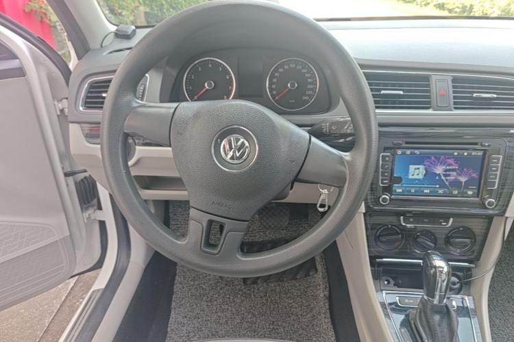 Used Volkswagen Gran Lavida 2013 1.6L Automatic Comfort Model Steering Wheel