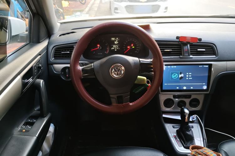 Used Volkswagen Gran Lavida 2013 1.6L Automatic Fashion Model Steering Wheel