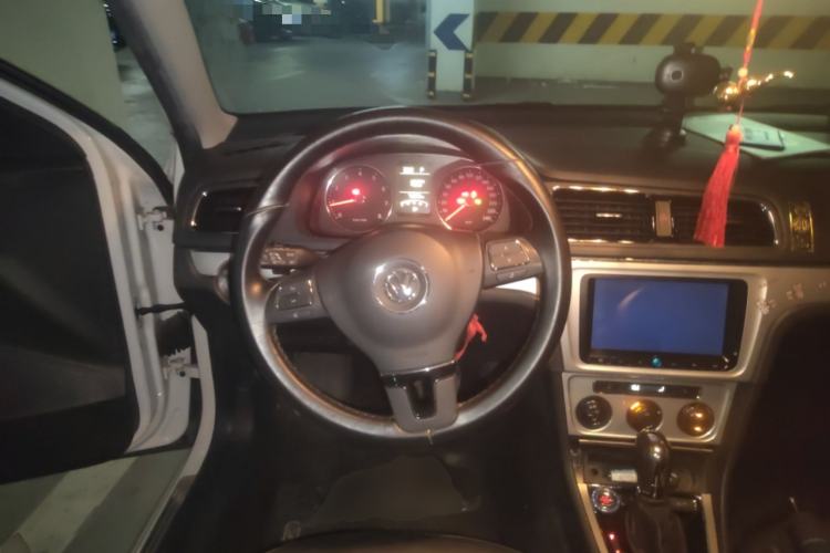 Used Volkswagen Gran Lavida 2013 1.4 TSI Automatic Luxury Model Steering Wheel