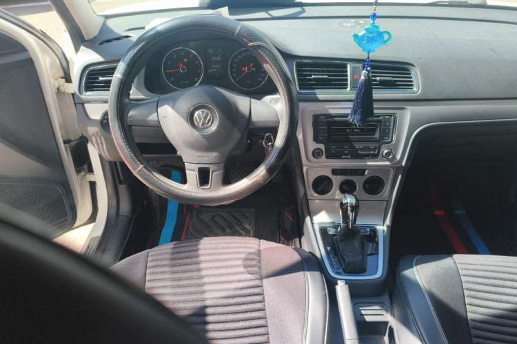 Used Volkswagen Gran Lavida 2013 1.6L Automatic Comfort Model Steering Wheel