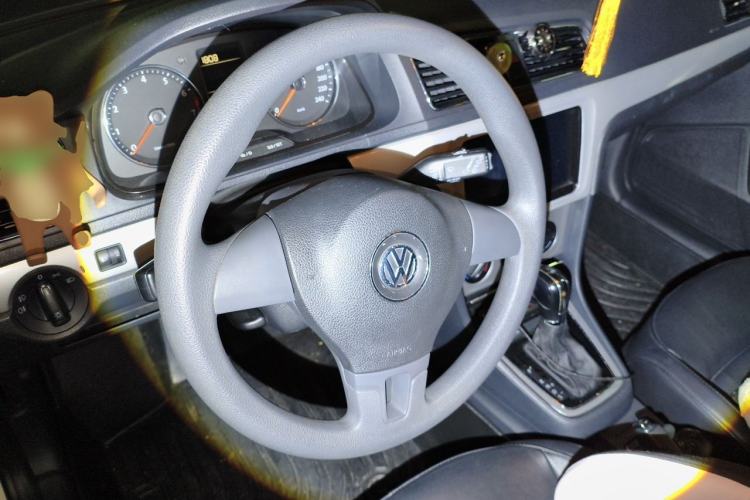 Used Volkswagen Gran Lavida 2013 1.6L Automatic Comfort Model Steering Wheel