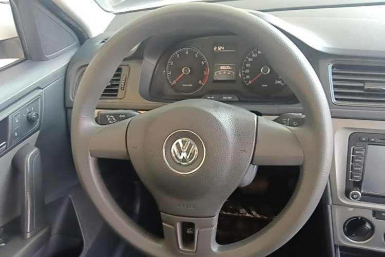 Used Volkswagen Gran Lavida 2013 1.6L Automatic Fashion Model Steering Wheel