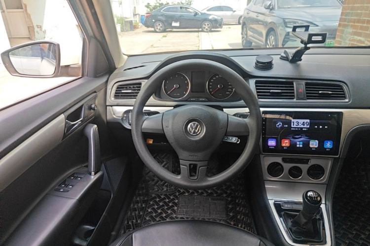 Used Volkswagen Gran Lavida 2013 1.6L Manual Comfort Model Steering Wheel