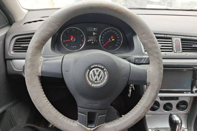 Used Volkswagen Gran Lavida 2013 1.6L Automatic Comfort Model Steering Wheel