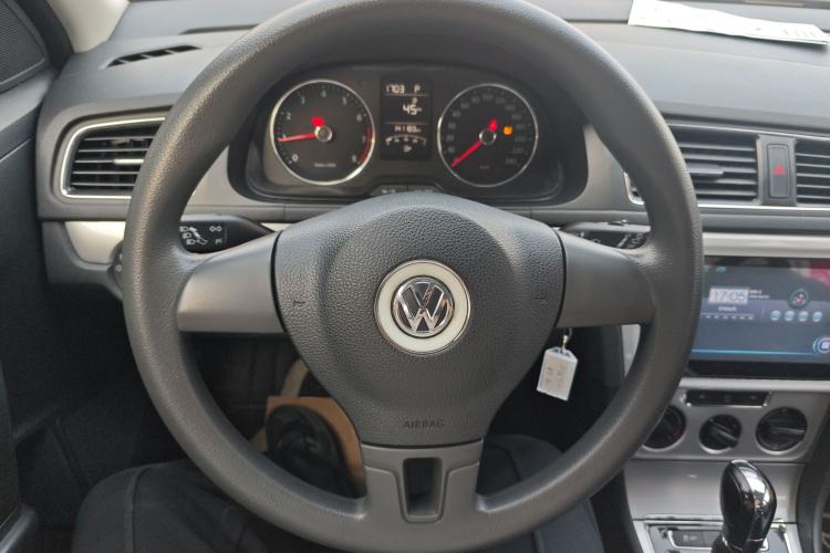 Used Volkswagen Gran Lavida 2013 1.6L Automatic Comfort Model Steering Wheel