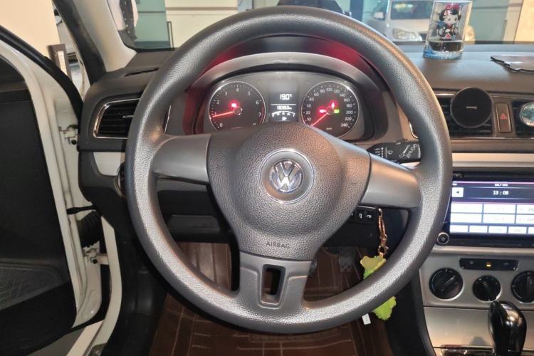 Used Volkswagen Gran Lavida 2013 1.6L Automatic Comfort Model Steering Wheel