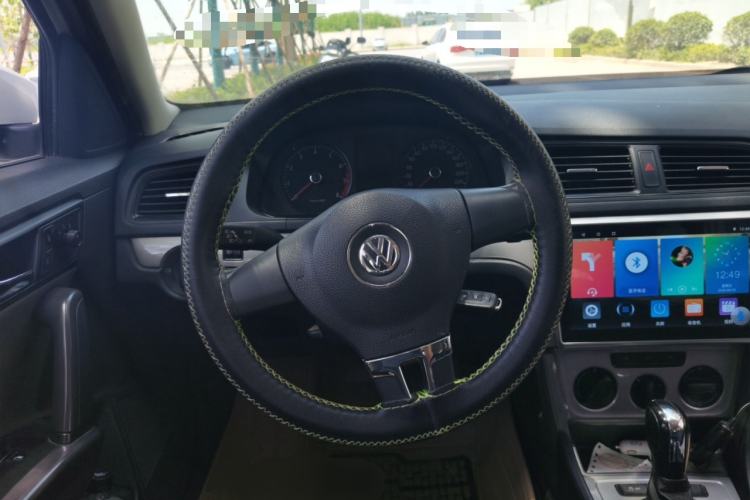 Used Volkswagen Gran Lavida 2013 1.6L Automatic Fashion Model Steering Wheel