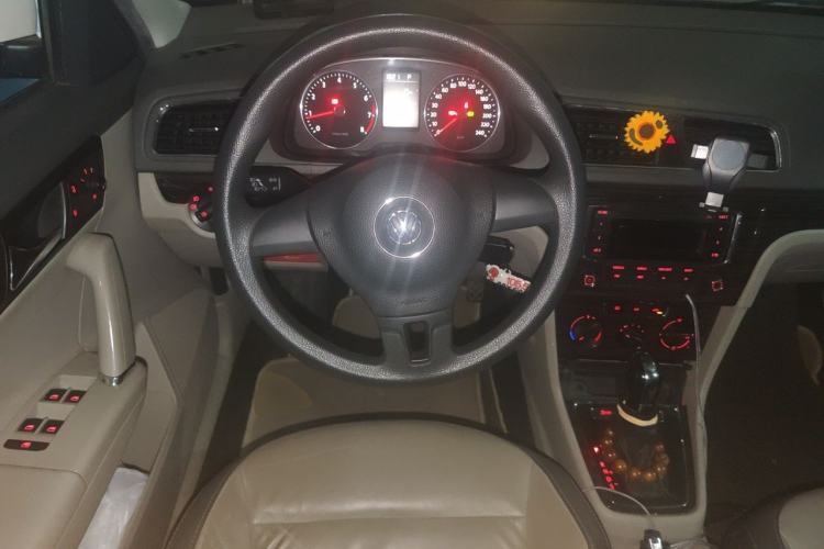Used Volkswagen Gran Lavida 2013 1.6L Automatic Comfort Model Steering Wheel