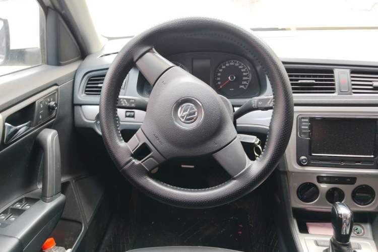 Used Volkswagen Gran Lavida 2013 1.6L Automatic Fashion Model Steering Wheel