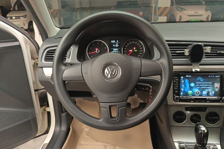 Used Volkswagen Gran Lavida 2013 1.6L Automatic Comfort Model Steering Wheel