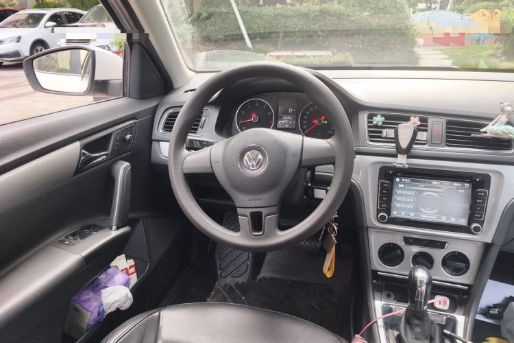 Used Volkswagen Gran Lavida 2013 1.6L Automatic Comfort Model Steering Wheel