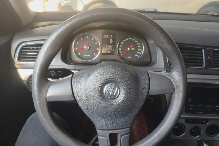 Used Volkswagen Gran Lavida 2013 1.6L Automatic Comfort Model Steering Wheel