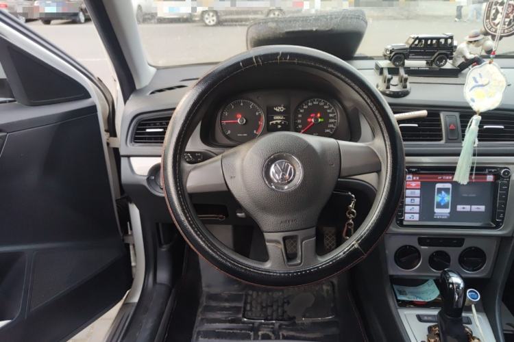 Used Volkswagen Gran Lavida 2013 1.6L Automatic Fashion Model Steering Wheel