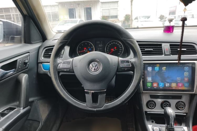 Used Volkswagen Gran Lavida 2013 1.6L Automatic Luxury Model Steering Wheel