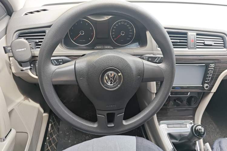 Used Volkswagen Gran Lavida 2013 1.6L Manual Comfort Model Steering Wheel