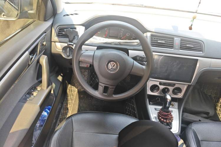 Used Volkswagen Gran Lavida 2013 1.6L Automatic Fashion Model Steering Wheel