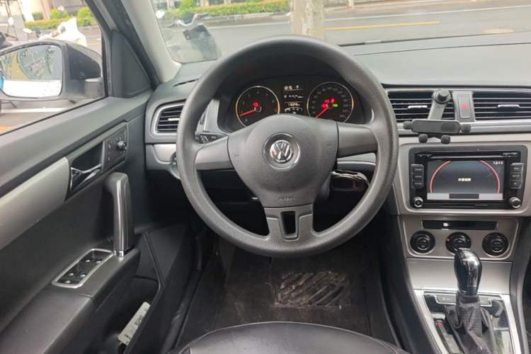 Used Volkswagen Gran Lavida 2013 1.4 TSI Automatic Comfort Model Steering Wheel