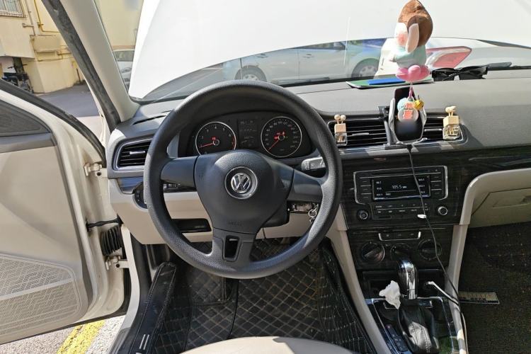 Used Volkswagen Gran Lavida 2013 1.6L Automatic Comfort Model Steering Wheel