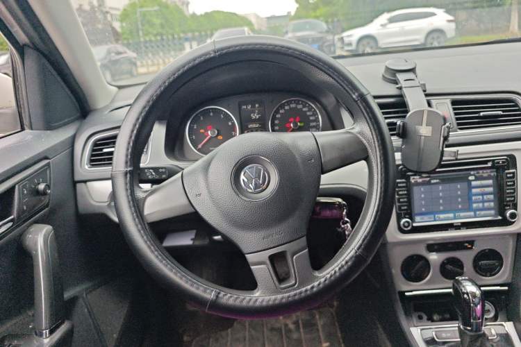 Used Volkswagen Gran Lavida 2013 1.4 TSI Automatic Comfort Model Steering Wheel