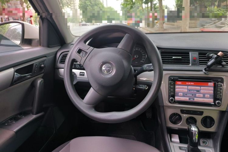 Used Volkswagen Gran Lavida 2013 1.6L Automatic Fashion Model Steering Wheel