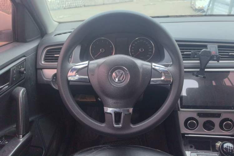 Used Volkswagen Gran Lavida 2013 1.4 TSI Manual Comfort Model Steering Wheel