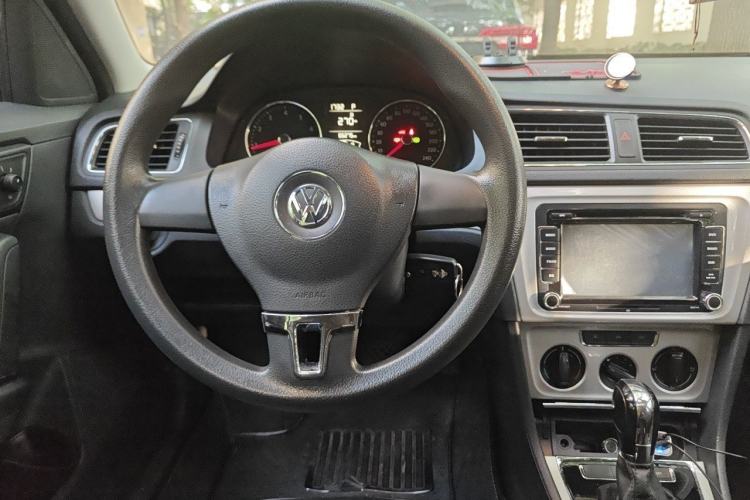 Used Volkswagen Gran Lavida 2013 1.6L Automatic Comfort Model Steering Wheel